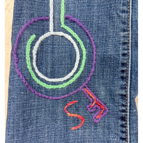 Upcycled Hand-Embroidered Levis Women's Size 28 Hi-Rise Bootcut Crop Circle - Picture 4 of 11